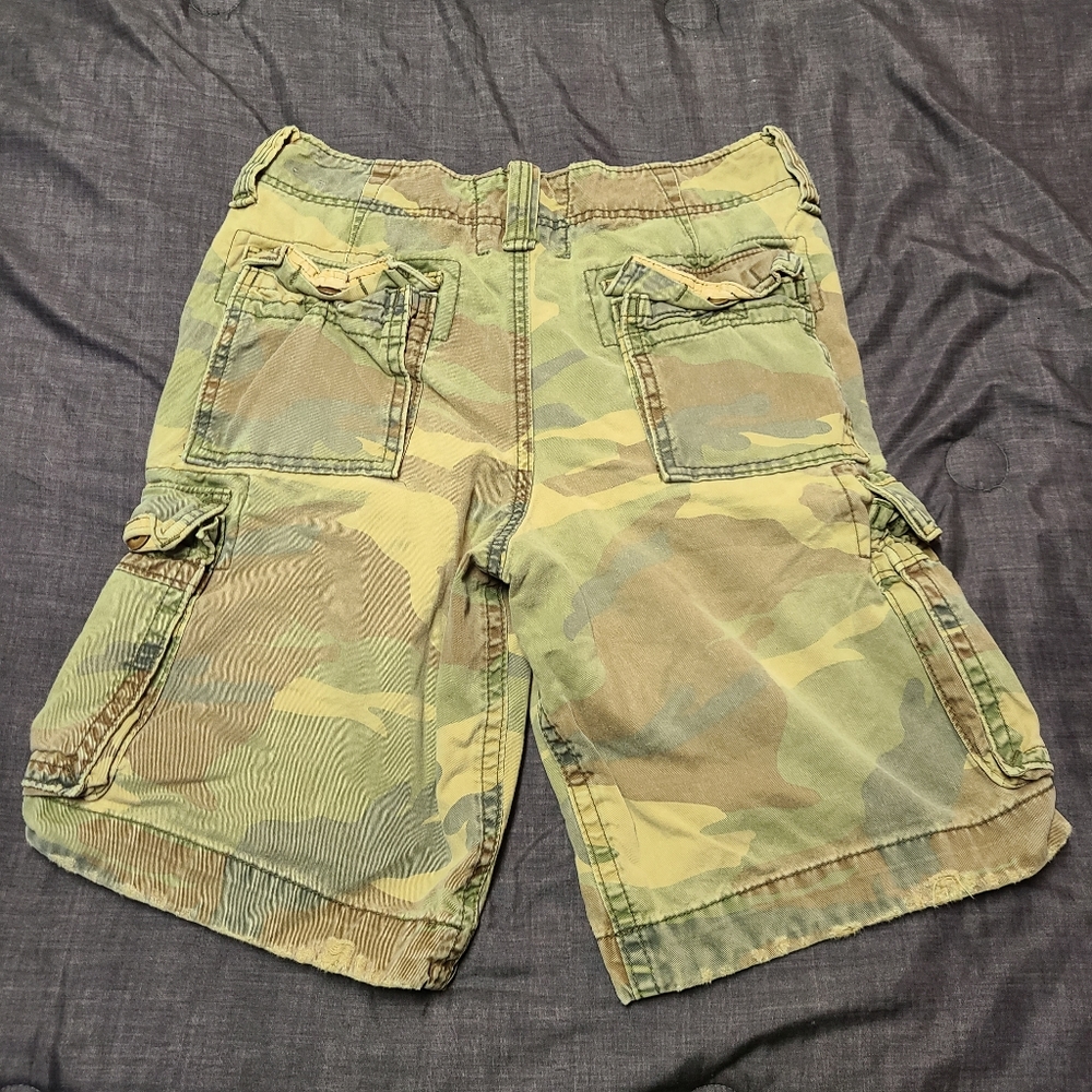 Hollister men’s camo cargo shorts - Picture 2 of 3
